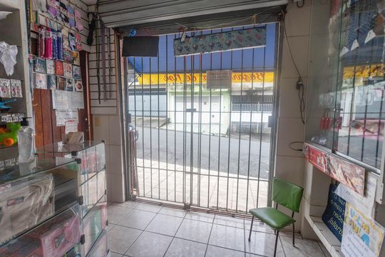 Garagem de casa à venda com 2 quartos, 125m² em Balneário São Francisco, Diadema