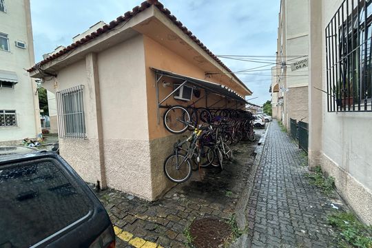 Bicicletário de apartamento para alugar com 2 quartos, 80m² em Guadalupe, Rio de Janeiro