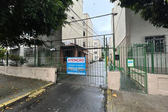 Portaria de apartamento para alugar com 2 quartos, 80m² em Guadalupe, Rio de Janeiro