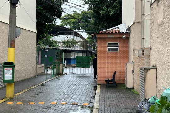 Portaria de apartamento para alugar com 2 quartos, 80m² em Guadalupe, Rio de Janeiro