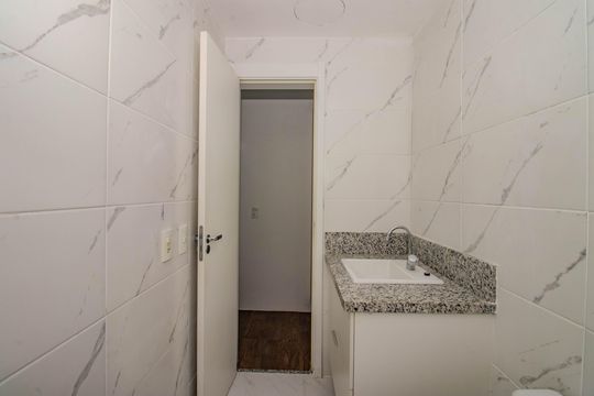 Banheiro Social de apartamento à venda com 3 quartos, 71m² em Sarandi, Porto Alegre