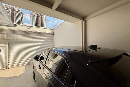 Garagem  de casa para alugar com 5 quartos, 180m² em Brooklin, São Paulo