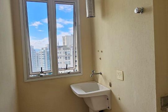 Área de serviço de apartamento à venda com 2 quartos, 74m² em Barra da Tijuca, Rio de Janeiro