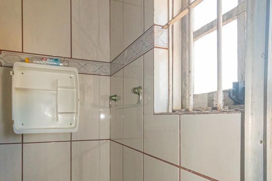 Banheiro Social de apartamento para alugar com 1 quarto, 30m² em Harmonia, Canoas