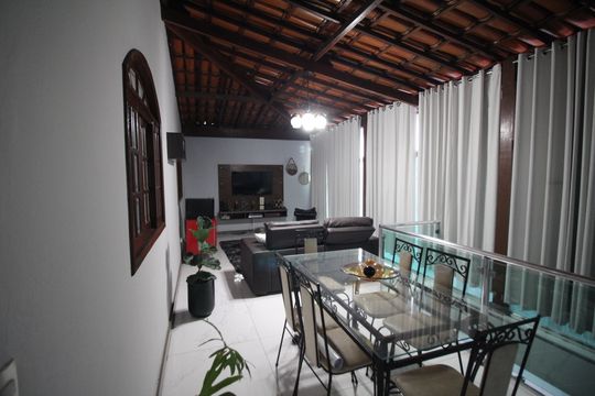 Casa para alugar com 4 quartos, 650m² em Riacho das Pedras, Contagem