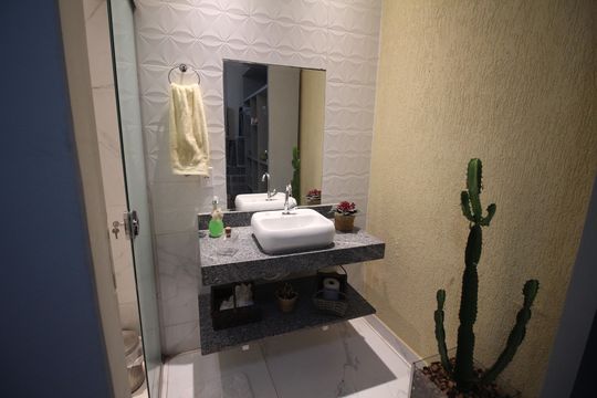 Suite Quarto 4 de casa para alugar com 4 quartos, 650m² em Riacho das Pedras, Contagem