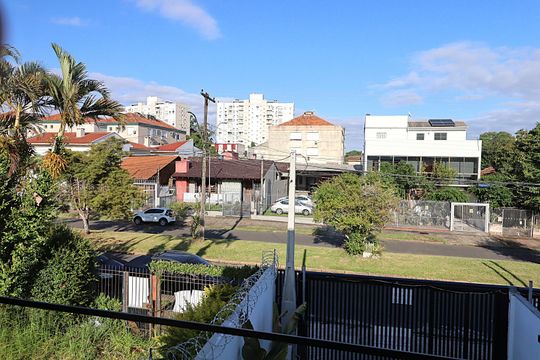 Casa à venda com 3 quartos, 132m² em São Sebastião, Porto Alegre