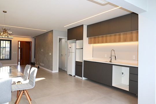 Casa à venda com 3 quartos, 132m² em São Sebastião, Porto Alegre