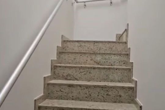 Escada de casa à venda com 3 quartos, 73m² em Vila Nivi, São Paulo