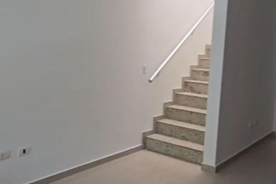 Sala de casa à venda com 3 quartos, 73m² em Vila Nivi, São Paulo