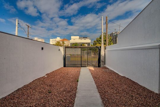 Garagem de casa à venda com 3 quartos, 132m² em São Sebastião, Porto Alegre