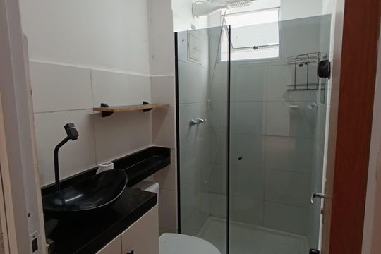 Banheiro de apartamento para alugar com 2 quartos, 44m² em Santa Cruz, Rio de Janeiro