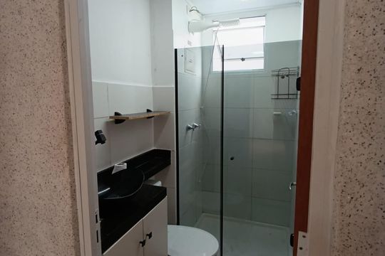 Banheiro de apartamento para alugar com 2 quartos, 44m² em Santa Cruz, Rio de Janeiro