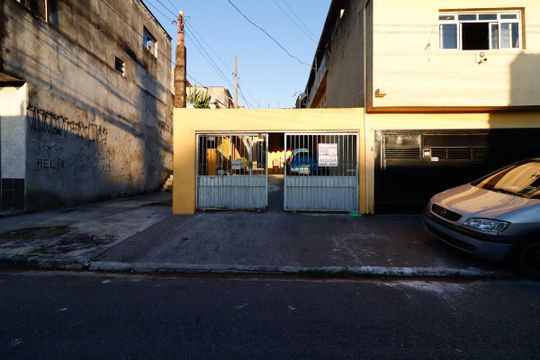 Fachada de casa para alugar com 1 quarto, 60m² em Parque Cisper, São Paulo