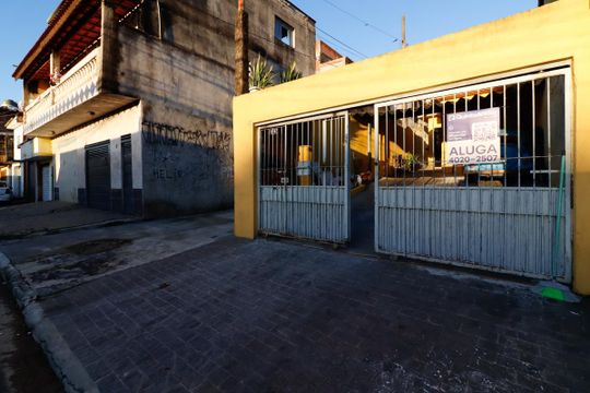 Fachada de casa para alugar com 1 quarto, 60m² em Parque Cisper, São Paulo