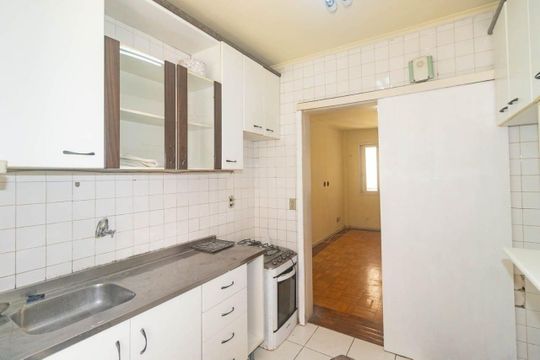 Cozinha de apartamento para alugar com 2 quartos, 56m² em Independência, Porto Alegre