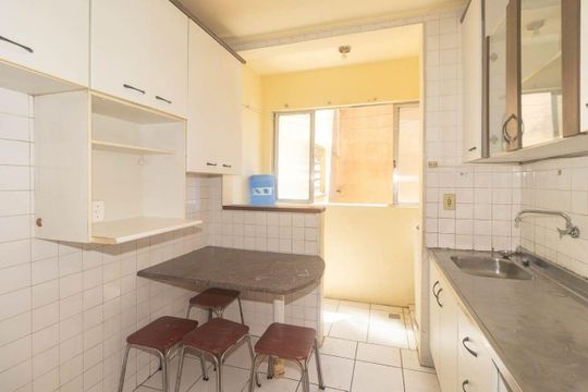 Cozinha de apartamento para alugar com 2 quartos, 56m² em Independência, Porto Alegre