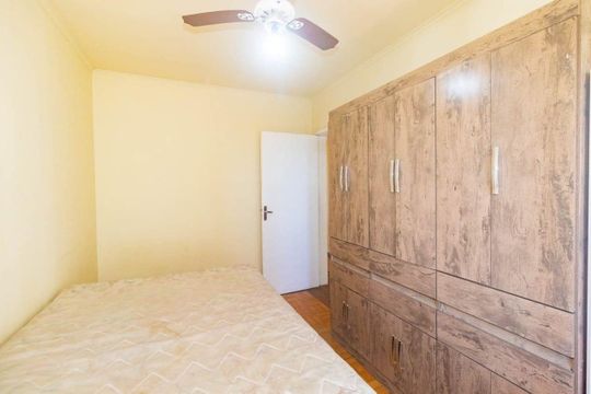Quarto 1 de apartamento para alugar com 2 quartos, 56m² em Independência, Porto Alegre