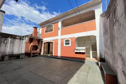 Quintal de casa à venda com 4 quartos, 272m² em Adalgisa, São Paulo