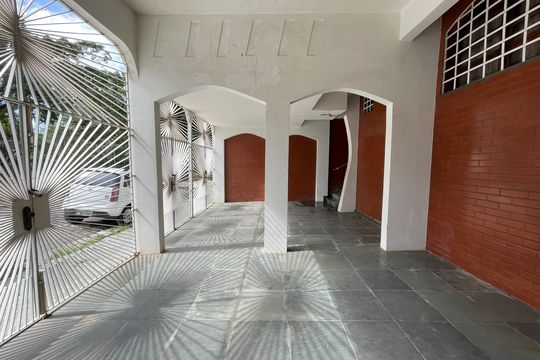Garagem  de casa à venda com 4 quartos, 272m² em Adalgisa, São Paulo