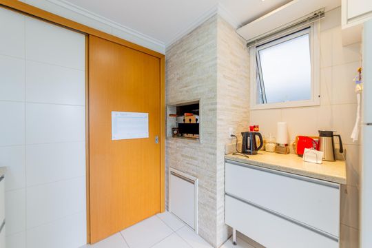 Cozinha de apartamento à venda com 2 quartos, 82m² em São João, Porto Alegre