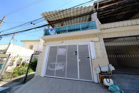 Fachada de casa à venda com 3 quartos, 138m² em Jardim Três Marias, São Paulo