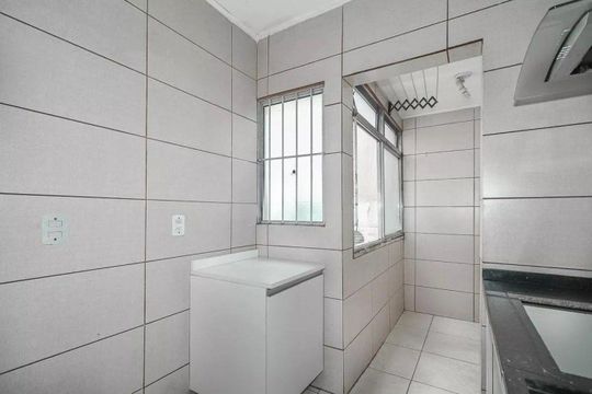 Cozinha de apartamento à venda com 2 quartos, 53m² em São Sebastião, Porto Alegre