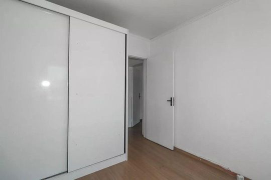 Quarto 1 de apartamento à venda com 2 quartos, 53m² em São Sebastião, Porto Alegre