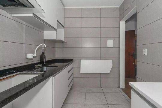 Cozinha de apartamento à venda com 2 quartos, 53m² em São Sebastião, Porto Alegre