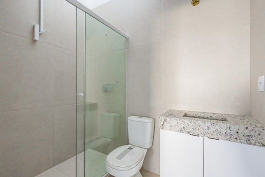 Banheiro 2 de casa de condomínio para alugar com 3 quartos, 195m² em Jardim Itu, Porto Alegre