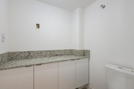 Banheiro 1 de casa de condomínio para alugar com 3 quartos, 195m² em Jardim Itu, Porto Alegre