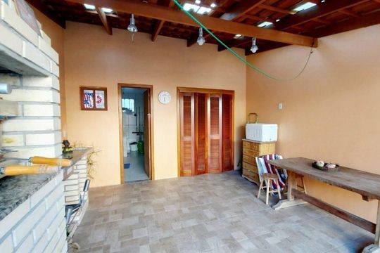 Área Externa  de casa de condomínio à venda com 4 quartos, 200m² em Partenon, Porto Alegre