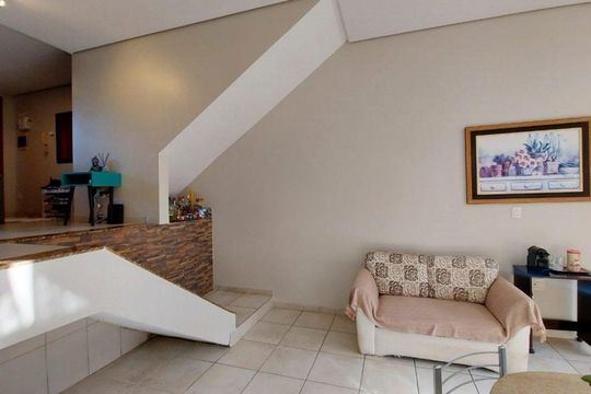 Sala / Cozinha  de casa de condomínio à venda com 4 quartos, 200m² em Partenon, Porto Alegre