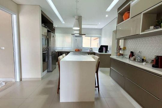 Casa à venda com 4 quartos, 330m² em Colinas da Anhanguera, Santana de Parnaíba