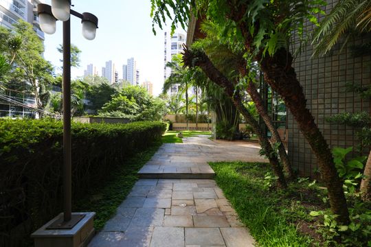 Apartamento para alugar com 3 quartos, 250m² em Jardim Fonte do Morumbi, São Paulo
