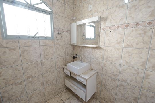 Banheiro da Suíte de casa para alugar com 3 quartos, 174m² em Residencial Santa Izabel, Taubaté