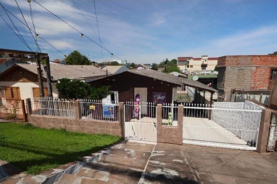 Área externa de casa para alugar com 2 quartos, 70m² em São Luís, Canoas