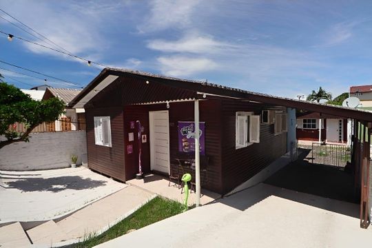 Fachada de casa para alugar com 2 quartos, 70m² em São Luís, Canoas