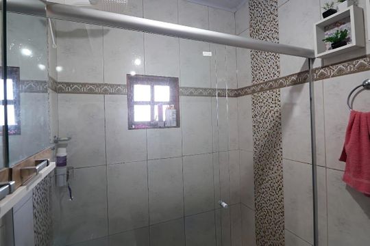 Banheiro de casa para alugar com 2 quartos, 70m² em São Luís, Canoas