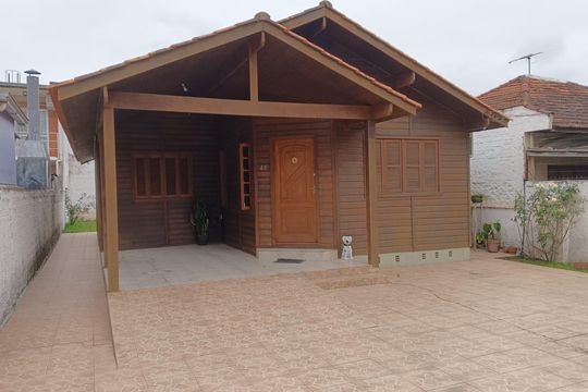 Área externa de casa à venda com 3 quartos, 108m² em Cavalhada, Porto Alegre