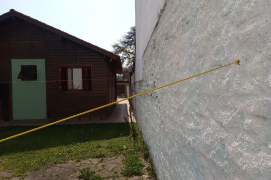 Fachada de casa à venda com 3 quartos, 108m² em Cavalhada, Porto Alegre