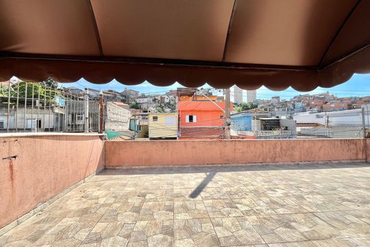 Área externa de casa à venda com 3 quartos, 430m² em Jardim Itacolomi, São Paulo