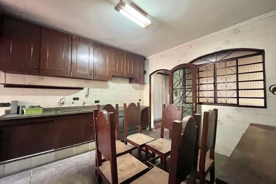 Cozinha de casa à venda com 3 quartos, 430m² em Jardim Itacolomi, São Paulo