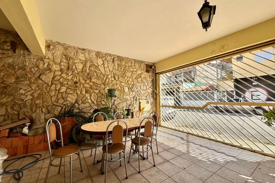 Garagem de casa à venda com 3 quartos, 430m² em Jardim Itacolomi, São Paulo