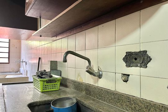 Cozinha de casa à venda com 3 quartos, 430m² em Jardim Itacolomi, São Paulo