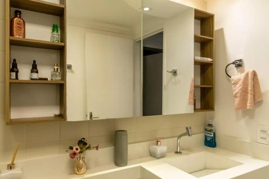 Banheiro de apartamento à venda com 2 quartos, 54m² em Vila Endres, Guarulhos