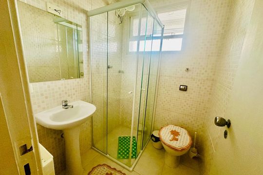 Banheiro de apartamento à venda com 1 quarto, 50m² em Vila Adyana, São Paulo