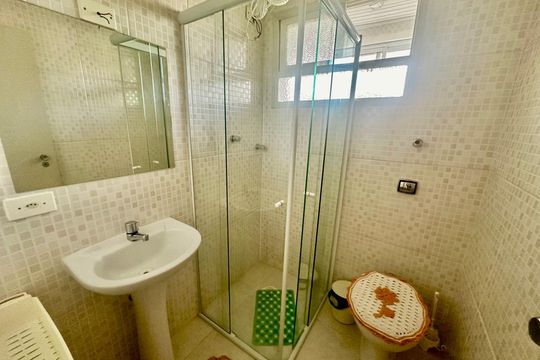Banheiro de apartamento à venda com 1 quarto, 50m² em Vila Adyana, São Paulo