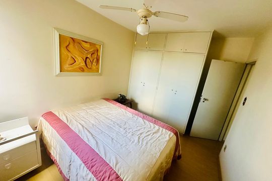 Quarto de apartamento à venda com 1 quarto, 50m² em Vila Adyana, São Paulo