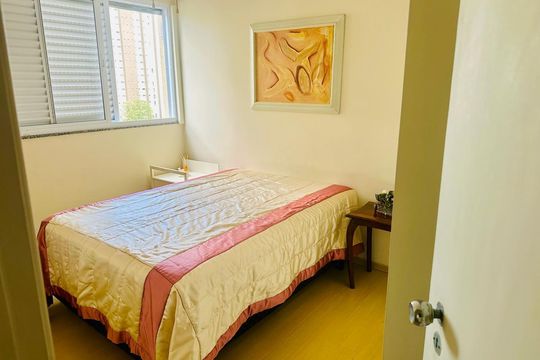 Quarto de apartamento à venda com 1 quarto, 50m² em Vila Adyana, São Paulo